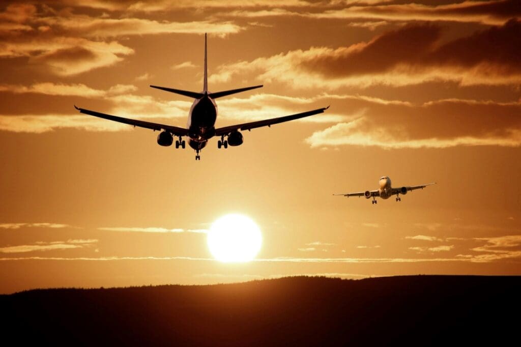 Image: Silhouette of Airplanes