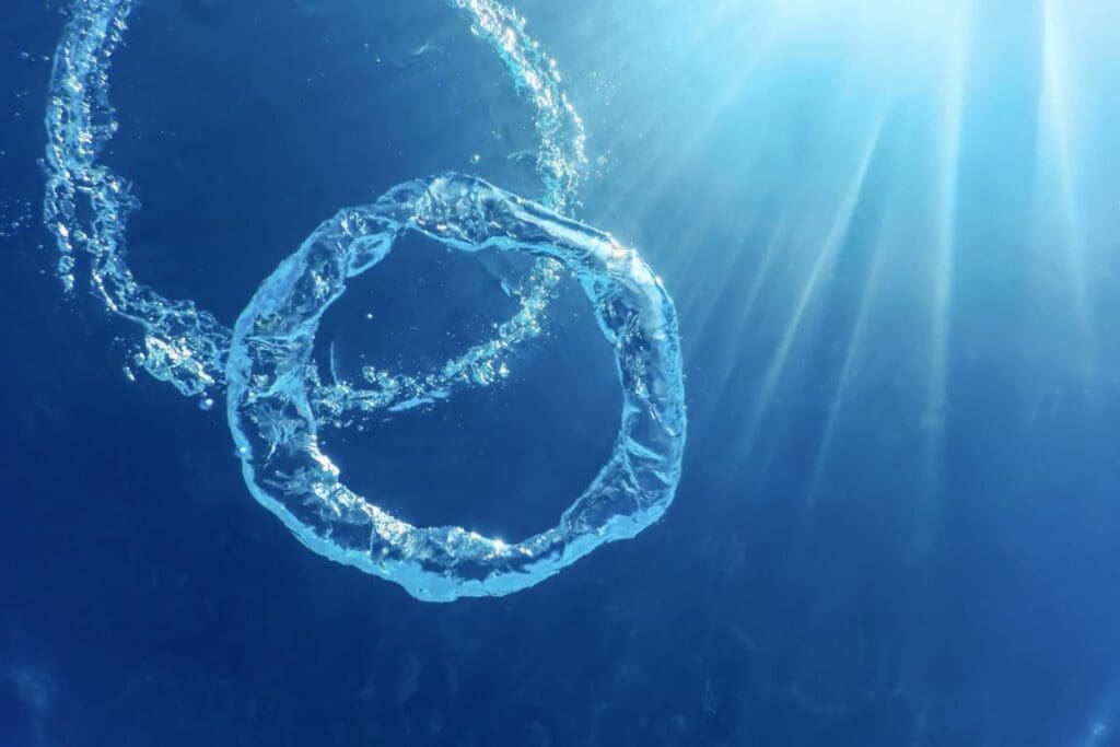 Image: Bubble Ring Ascends towards the Sun, Underwater (s. science)
