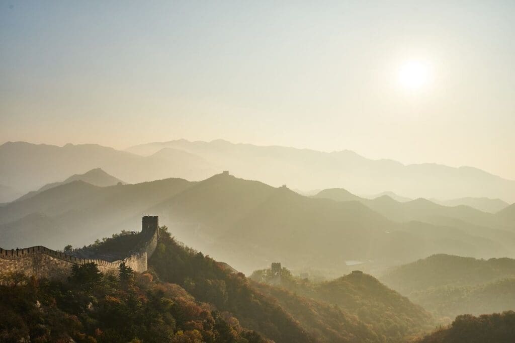 Mountain and Great Wall, China (s. climate, heat record)