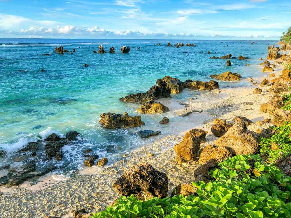 Image: Beach coast, Nauru (s. climate change, climate financing)