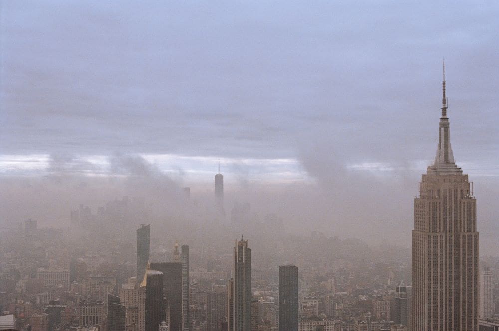 Image: Aerial view of a city with a lot of tall buildings (s. air pollution)