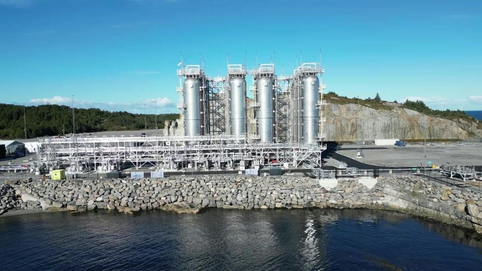 Image: Aerial shot Northern Lights terminal and tanks on the shores of the North Sea where liquified CO2 will be transported by boat