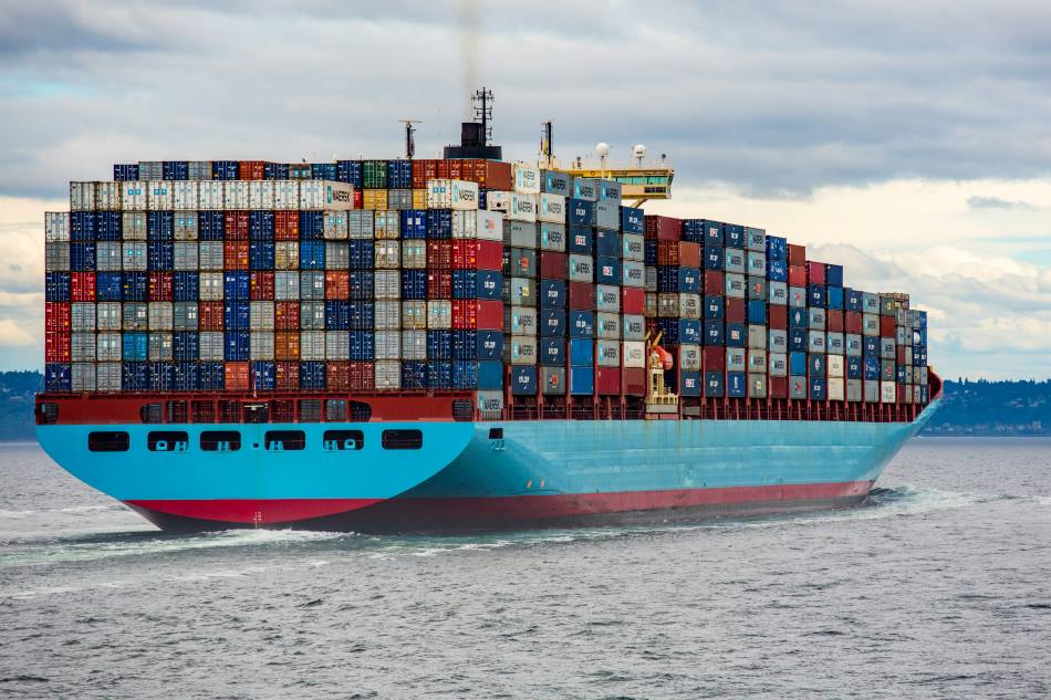 Image: cargo ship on sea during daytime (s. maritime emissions)