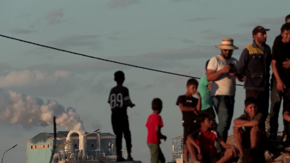 Image: Thousands of people gather in the southern Tunisian city of Gabes to demand the closure of a chemical plant