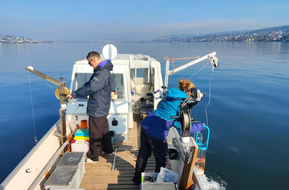 Image: UZH researchers from the Limnological Station conducting microbial monitoring on Lake Zurich