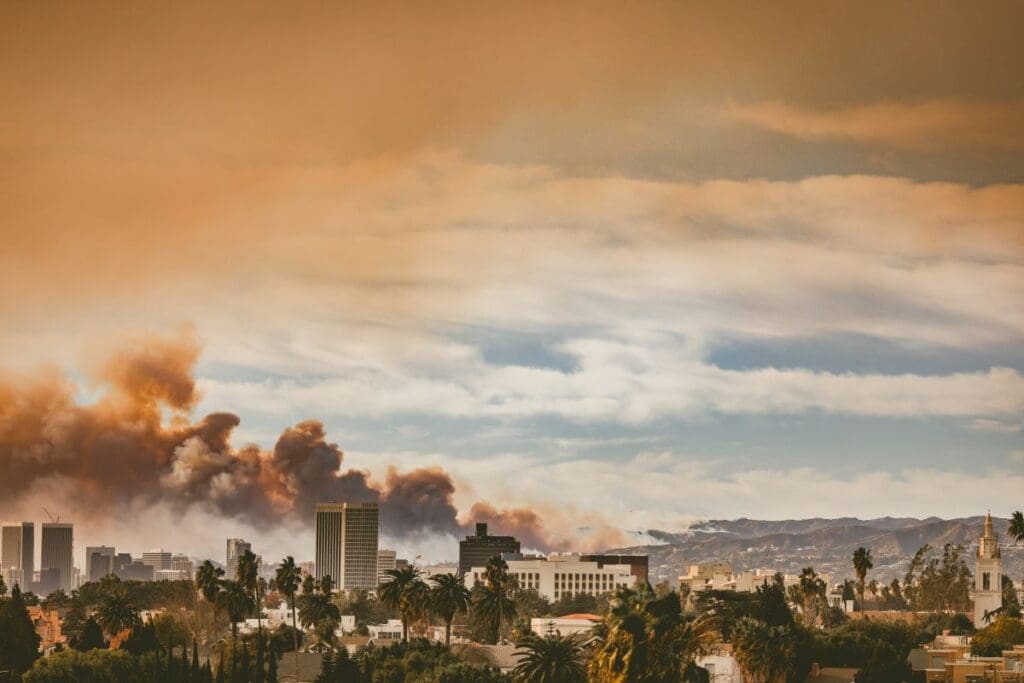 Image: Smoke from the Eaton Fire rises over Los Angeles, viewed from Koreatown in January 2025, wildfire