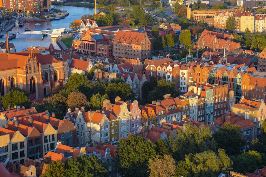 Home Image: Aerial view of streets and roofs of Gdansk, Poland (s. European cities’ net-zero plans)