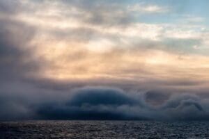 Home Image: Moments on-board Polarstern. Waves (s. Southern Ocean)